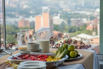 aparta suites torre poblado