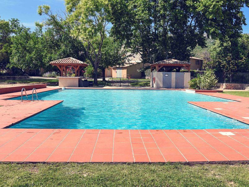 chateauneuf le rouge