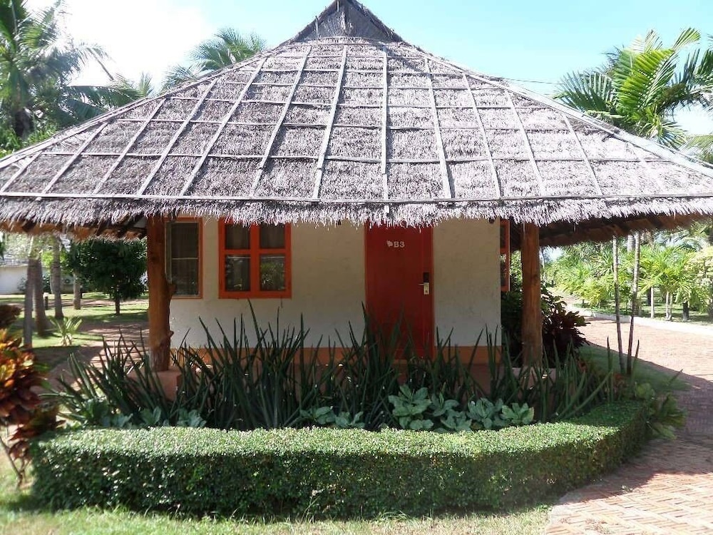 lawana escape beach resort