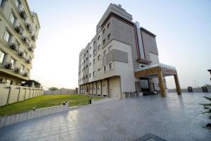 the sky imperial shahi hotels and resort