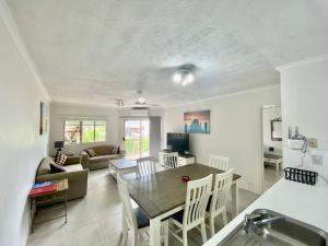 Cairns Beach Resort,Holloways Beach>>Cairns,4 star