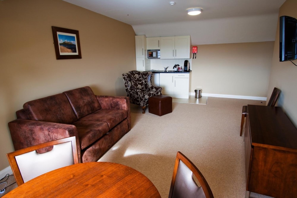 strandhill lodge and suites