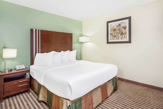 Ramada By Wyndham Carlyle,Estevan>>Carlyle,2 star