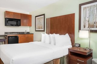 Ramada By Wyndham Carlyle,Estevan>>Carlyle,2 star