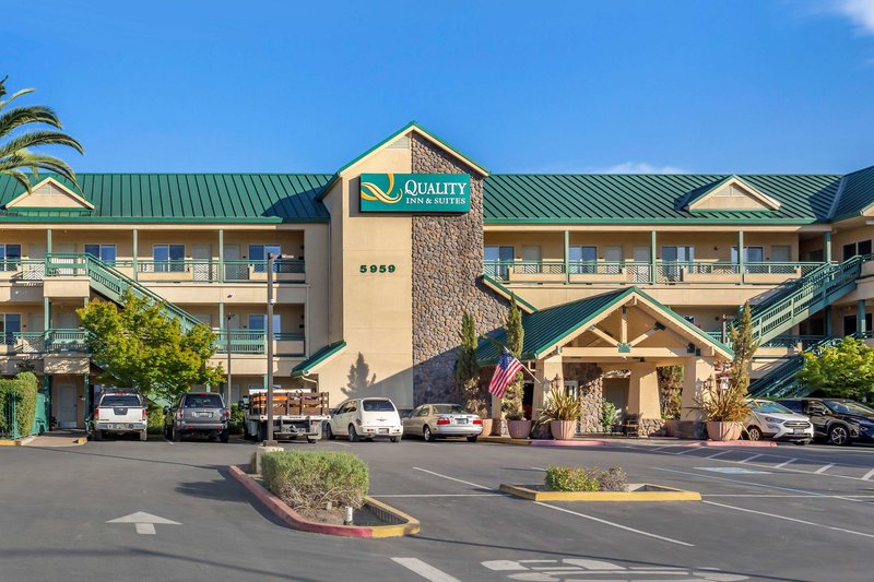 quality inn and suites ulmar area