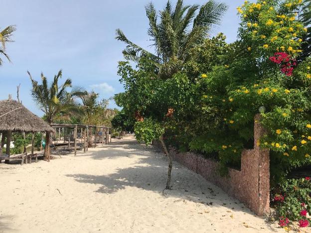 mbuyuni beach village bungalows