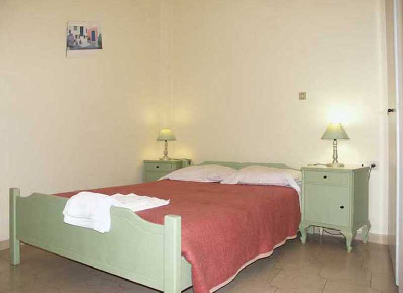 leonidas hotel and apartments