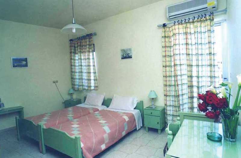 leonidas hotel and apartments