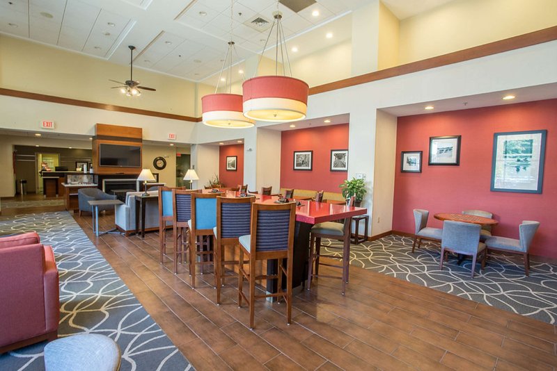 hampton inn and suites tilton
