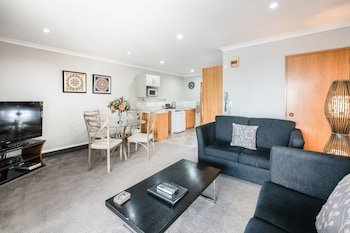 Strathern Motor Lodge,Christchurch>>Akaroa,4 star