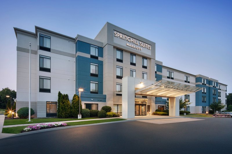 springhill suites marriott airport