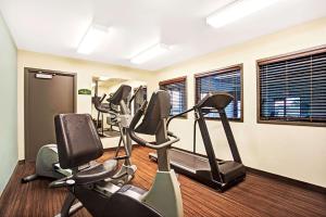 super 8 by wyndham lachenaie terrebonne