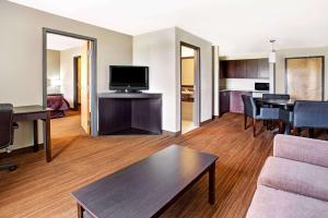 super 8 by wyndham lachenaie terrebonne