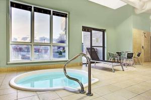 super 8 by wyndham lachenaie terrebonne