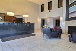 super 8 by wyndham lachenaie terrebonne