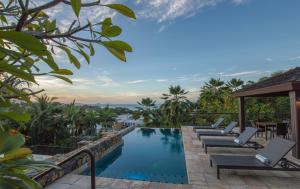 At Water's Edge Resort,Oxenford>>Airlie Beach,4 star