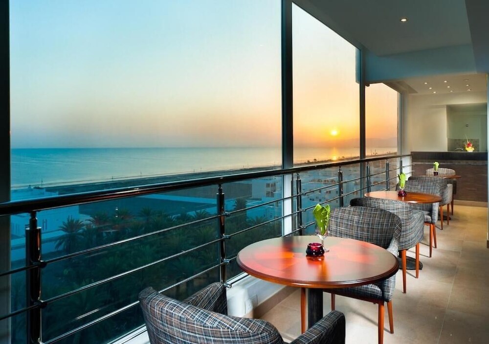 al hail waves hotel managed by centara