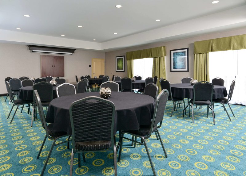 hampton inn iowa city university area