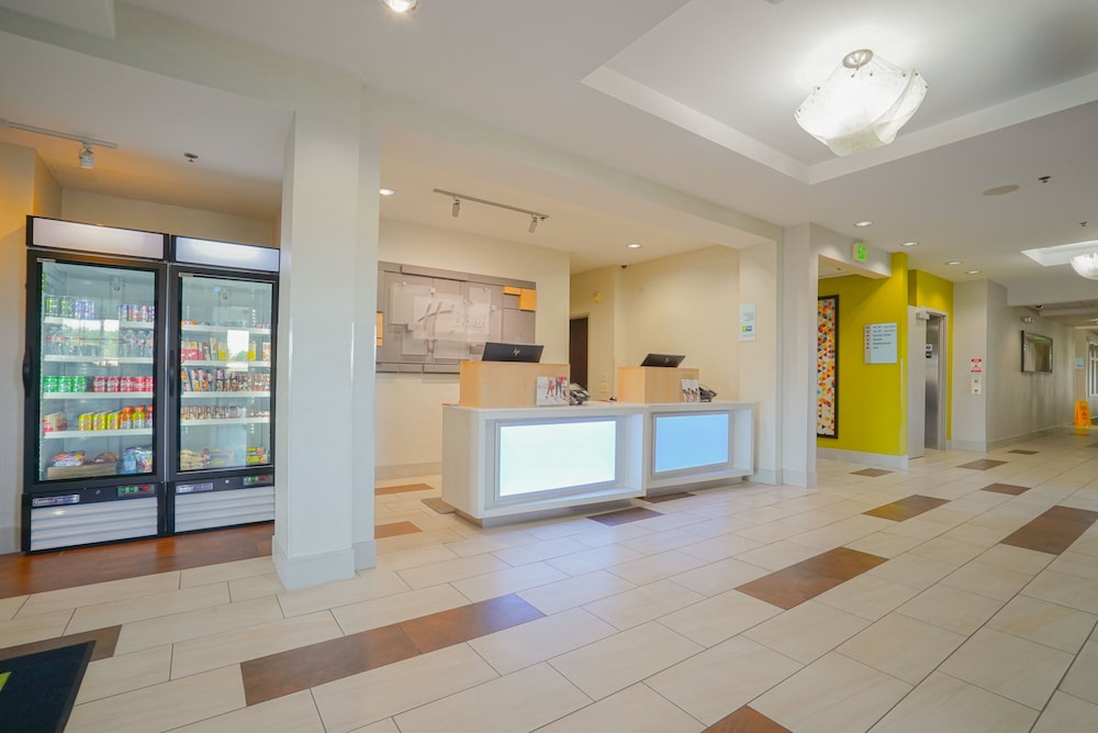 holiday inn express and suites ontario by ihg
