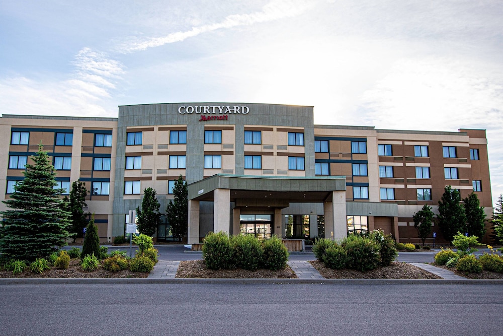courtyard by marriott kingston highway 401 division street