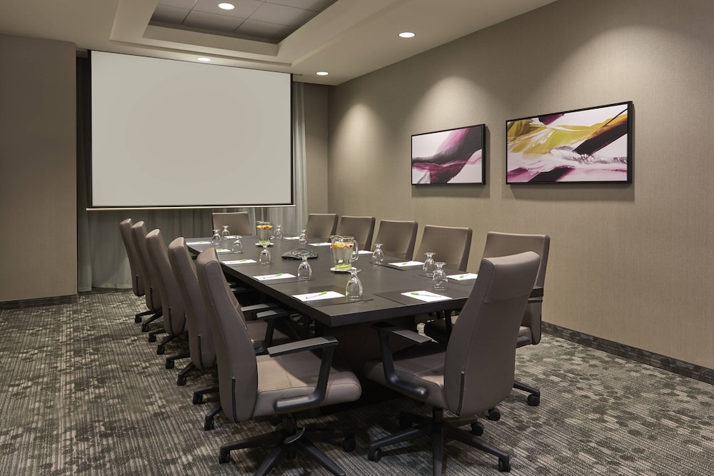 courtyard by marriott kingston highway 401 division street