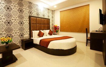 Hotel Belwood By Wb Inn,Plot No 408 Frist Floor Road No 4 , Gali No 8, Mahipalpur New Delhi 110037,2 star