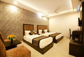 Hotel Belwood By Wb Inn,Plot No 408 Frist Floor Road No 4 , Gali No 8, Mahipalpur New Delhi 110037,2 star