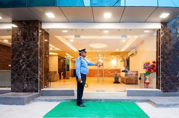 Hotel Belwood By Wb Inn,Plot No 408 Frist Floor Road No 4 , Gali No 8, Mahipalpur New Delhi 110037,2 star