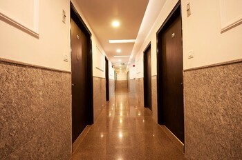Hotel Belwood By Wb Inn,Plot No 408 Frist Floor Road No 4 , Gali No 8, Mahipalpur New Delhi 110037,2 star