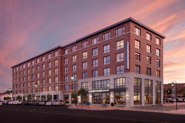 courtyard portland downtown waterfront