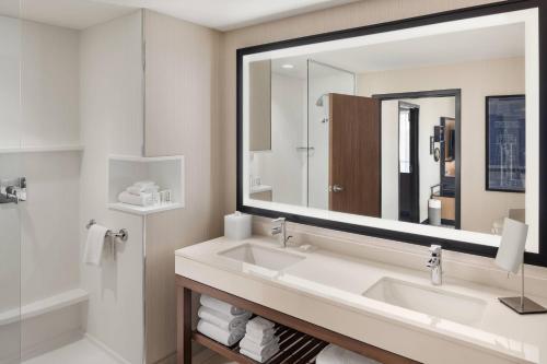 courtyard portland downtown waterfront