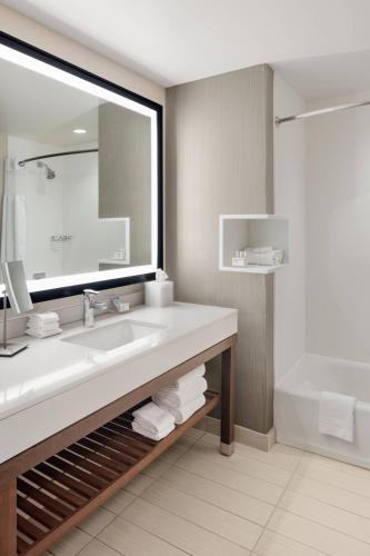 courtyard portland downtown waterfront