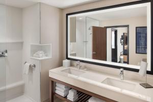 courtyard portland downtown waterfront