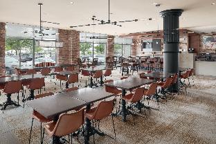 courtyard portland downtown waterfront