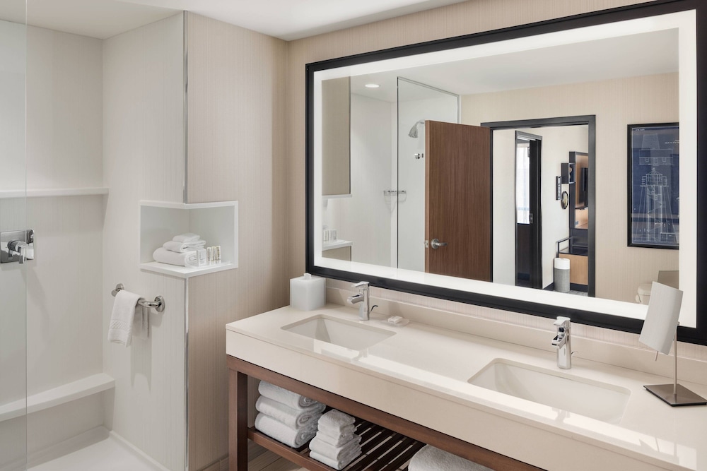 courtyard portland downtown waterfront