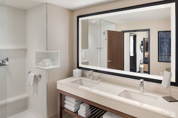 courtyard portland downtown waterfront