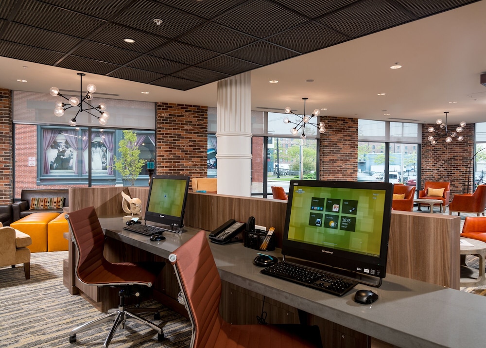 courtyard portland downtown waterfront