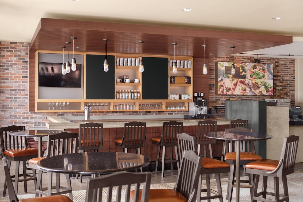 courtyard portland downtown waterfront