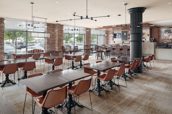 courtyard portland downtown waterfront