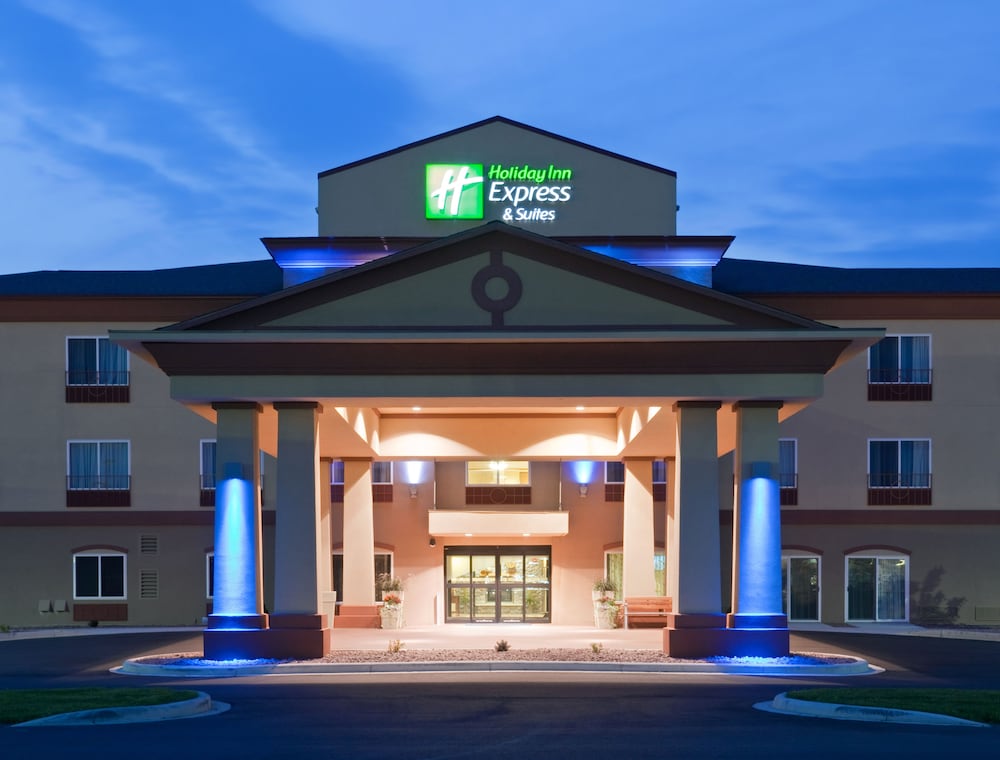 holiday inn express and suites antigo by ihg