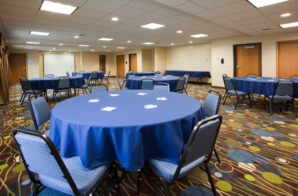 holiday inn express and suites antigo by ihg