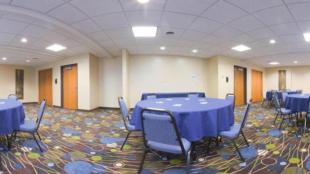 holiday inn express and suites antigo by ihg