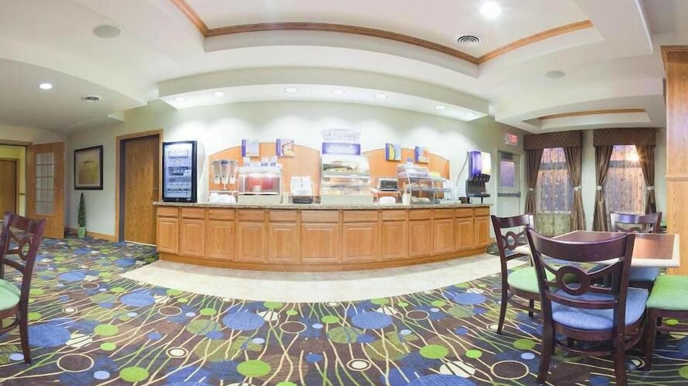 holiday inn express and suites antigo by ihg