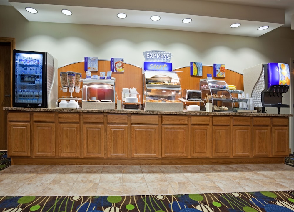 holiday inn express and suites antigo by ihg
