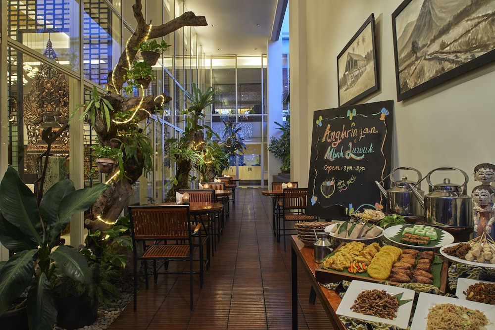 jambuluwuk malioboro hotel yogyakarta