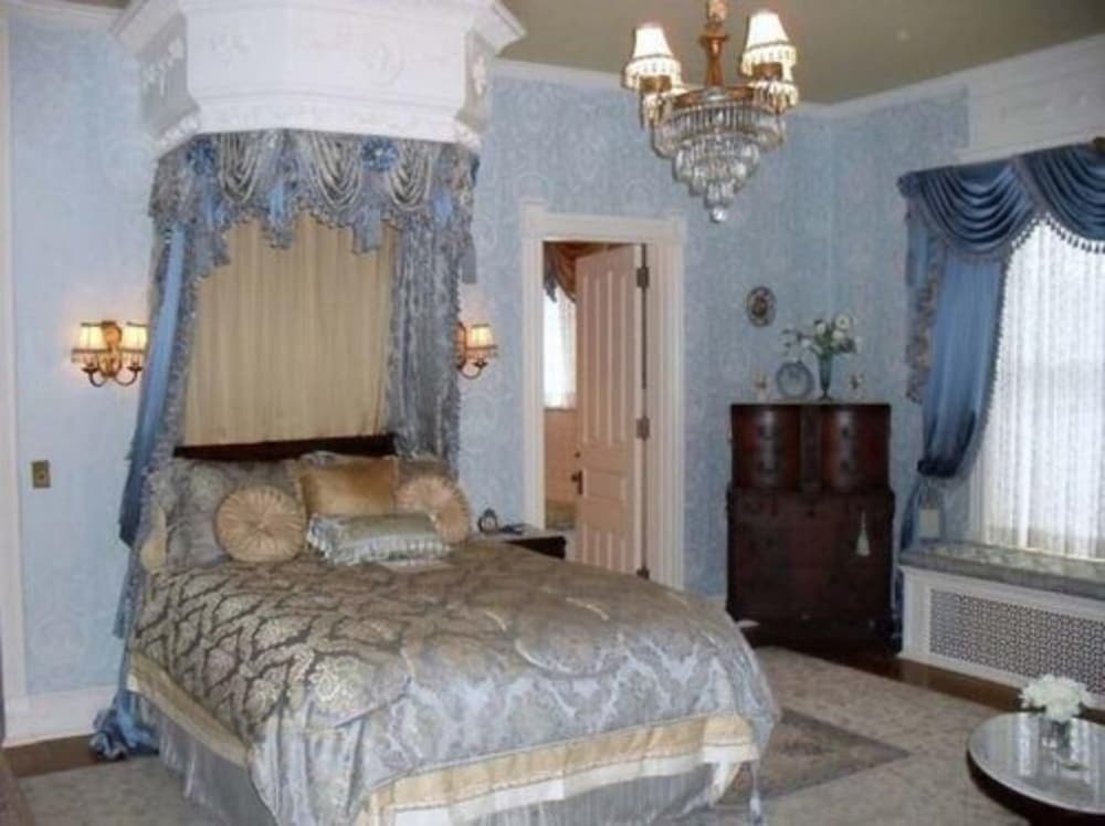alexander mansion bed and breakfast