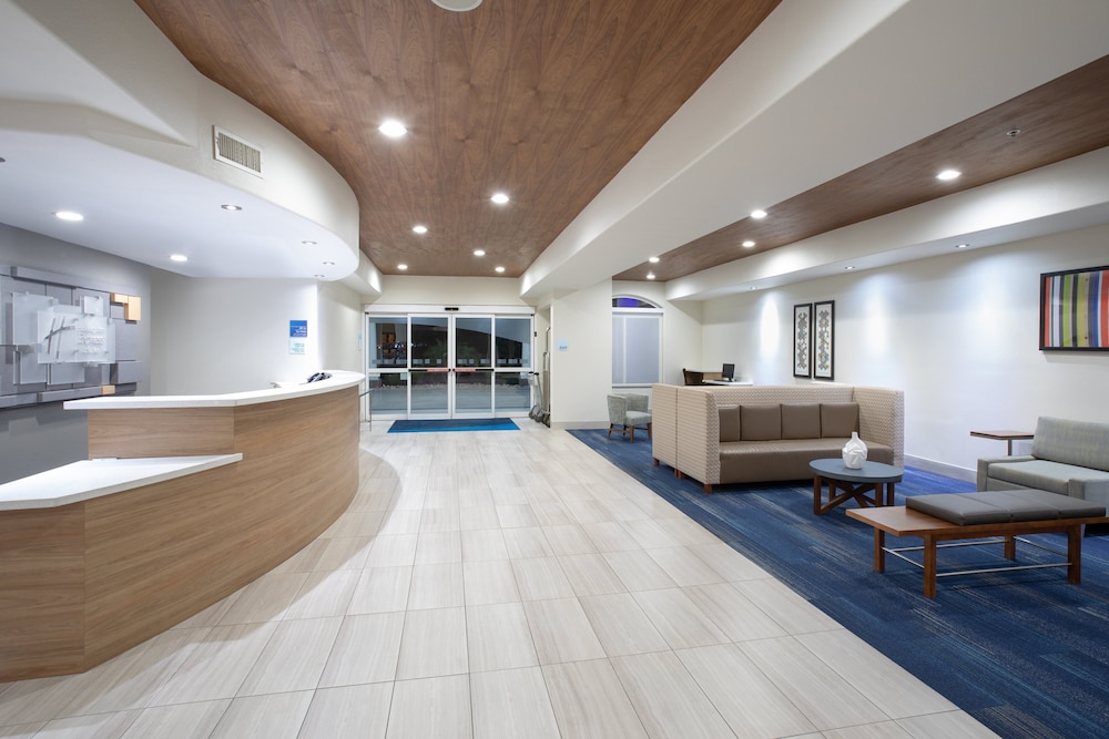 holiday inn express and suites chowchilla yosemite pk area