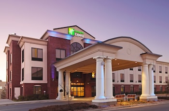 holiday inn express and suites pine bluff pines ma