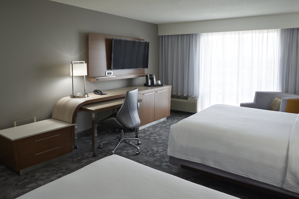 courtyard by marriott toronto airport
