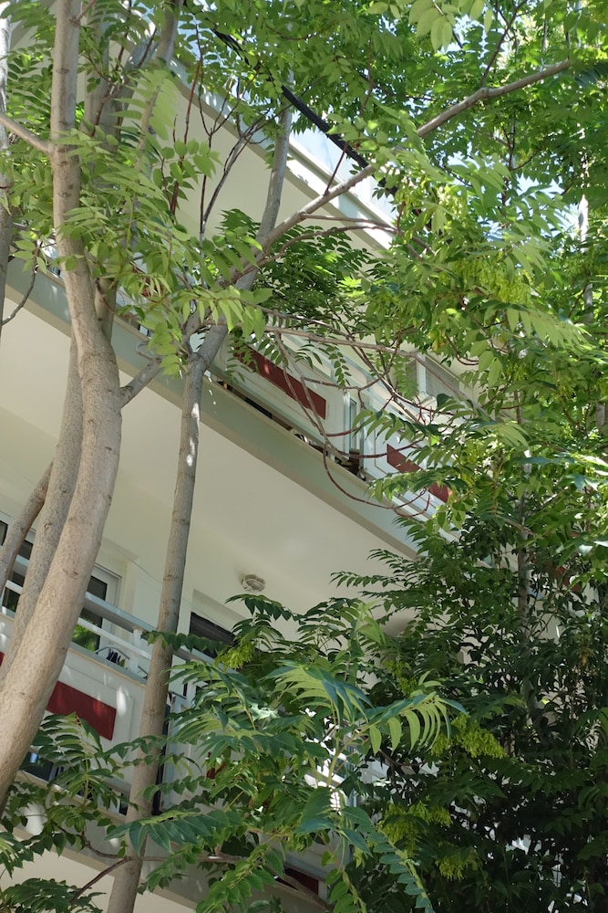 bristol hotel and apartments